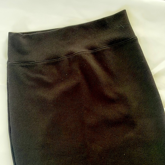 Jayvee black pencil skirt with texture! - Picture 2 of 4